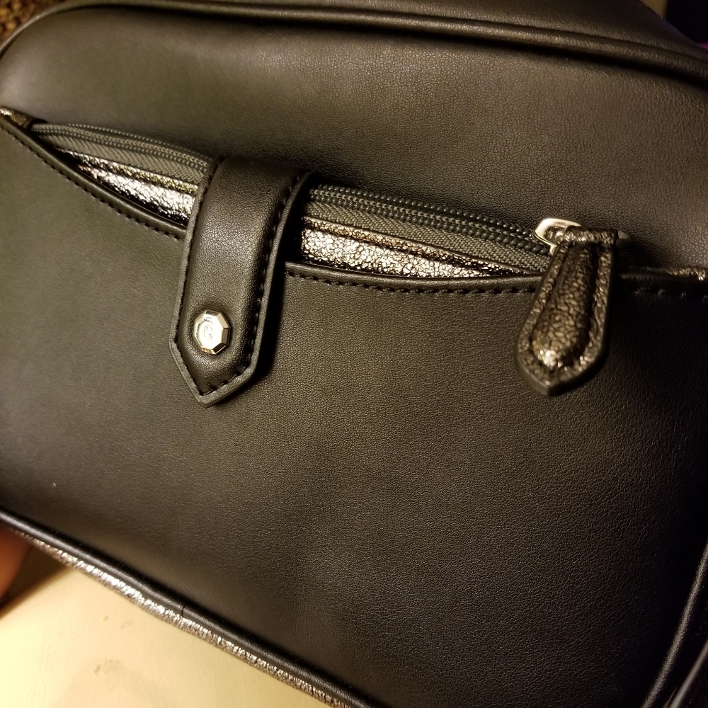 G.i.l.i 2 pc. Camera Leather Crossbody - Picture 3 of 8